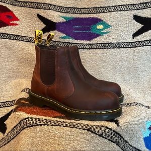 NWOT 2976 Doc Marten Chelsea Boots